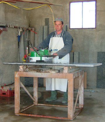 Máquina de acabamentos, utilizada pela Nordemármores