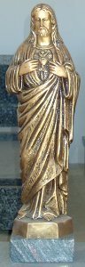 Estátua em bronze, a qual poderá ser escolhida como decoração de qualquer uma das campas fabricadas pela Nordemármores