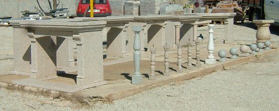 Expositor de lareiras e artigos de decoração nas instalações da Nordemármores